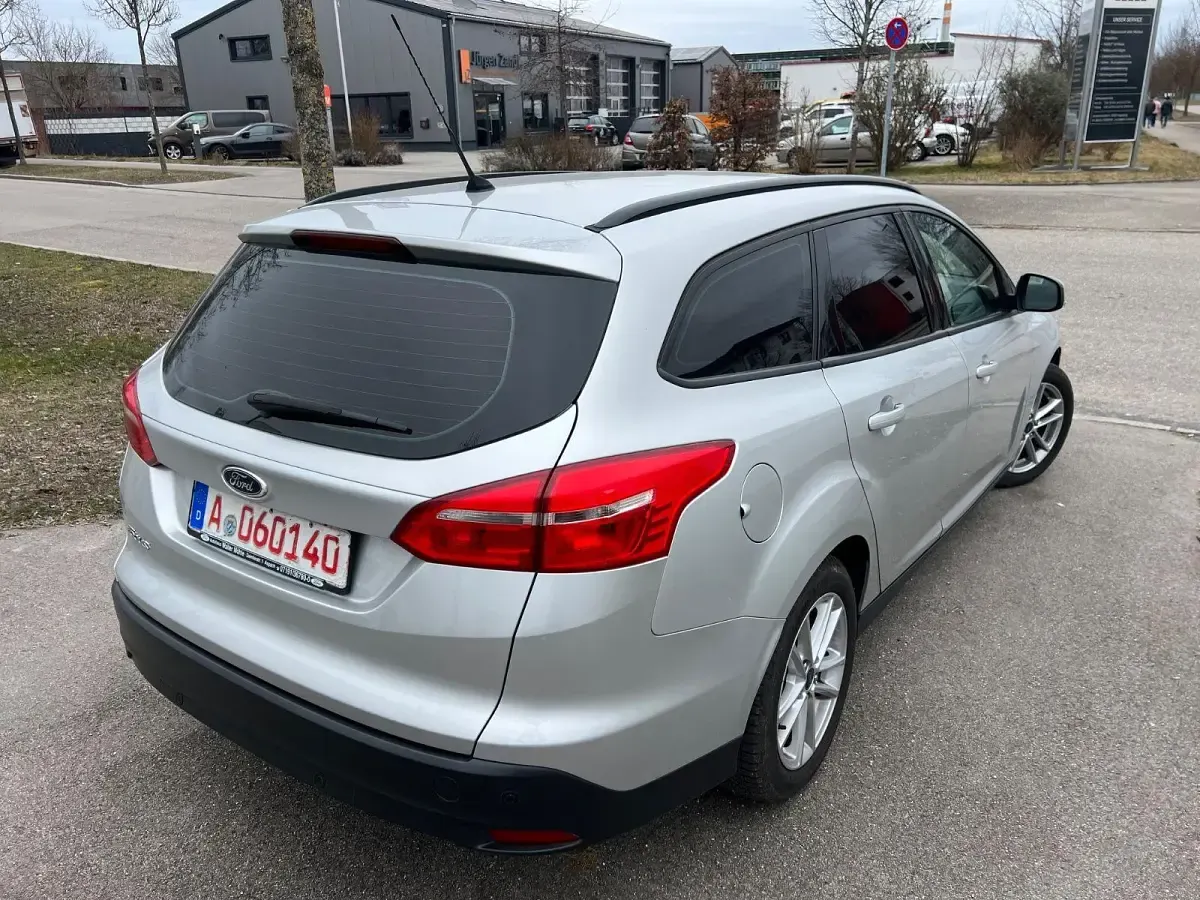 Gebraucht Ford Focus Business Edition 120 PS (88 kW) 2015 Silber Kombi