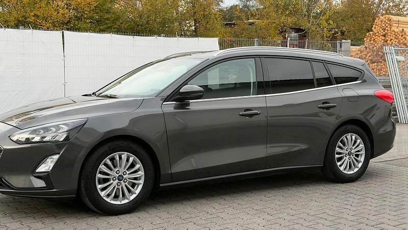 Gebraucht Ford Focus Titanium 120 PS (88 kW) 2020 Grau Kombi