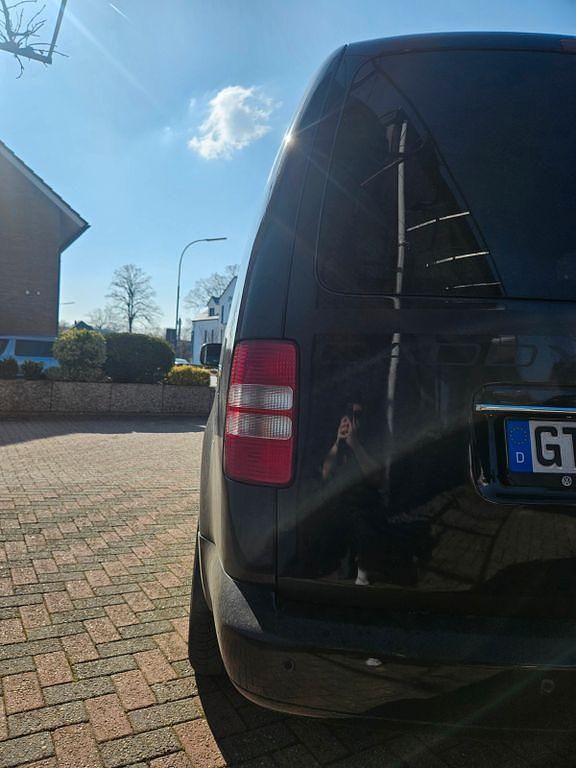 Gebraucht VW Caddy Maxi 102 PS (75 kW) 2011 Schwarz Van / Kleinbus