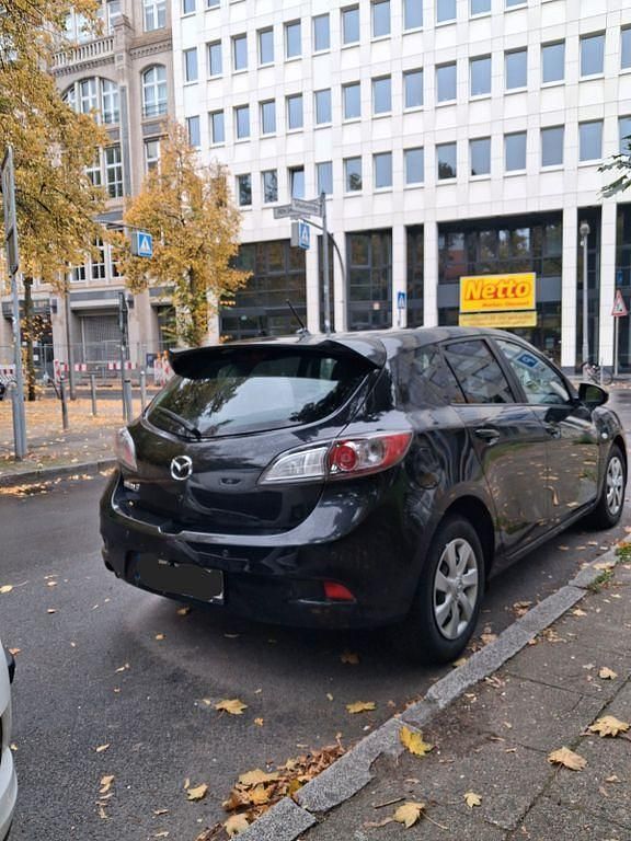 Schwarz Gebraucht 2013 Mazda 3 Center-Line Limousine | 9.500 € - Bild 1/4