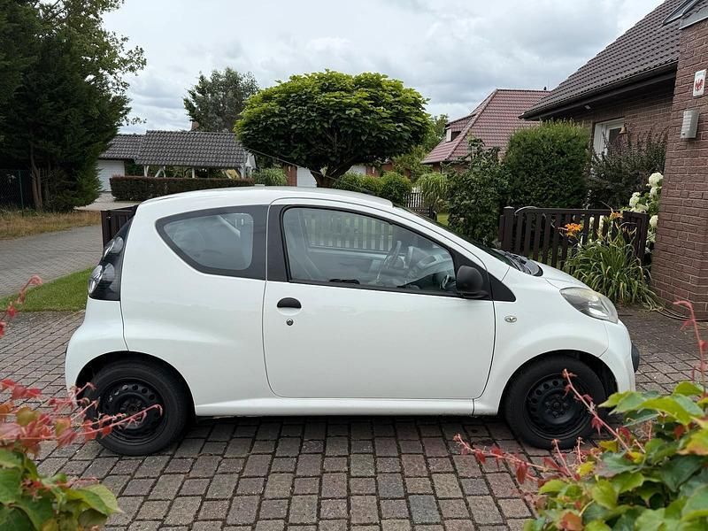 Weiß Gebraucht 2007 Citroën C1 Kleinwagen | 990 € (Guter Preis) - Bild 1/4