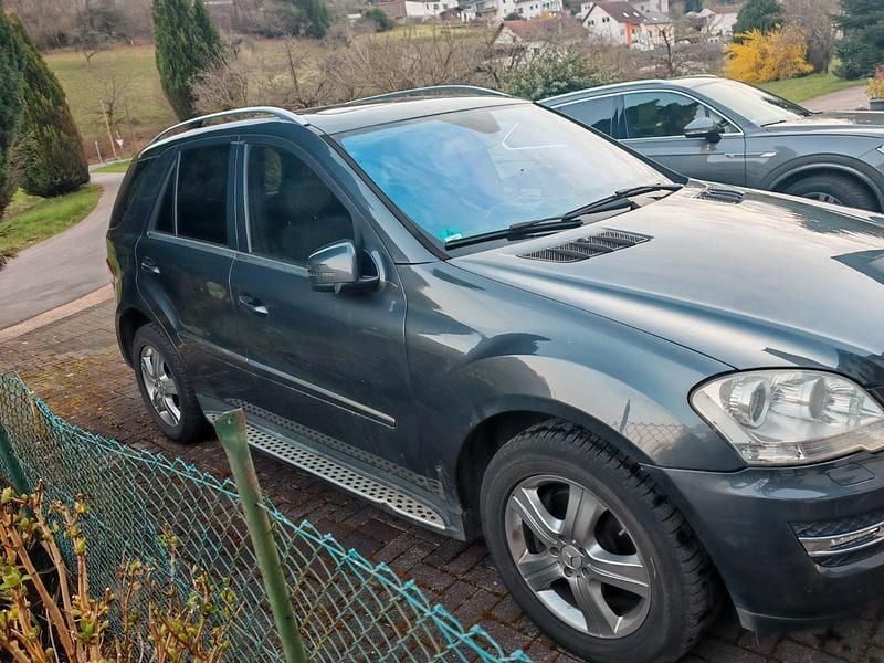 Gebraucht Mercedes ML350 231 PS (169 kW) 2010 Grau SUV