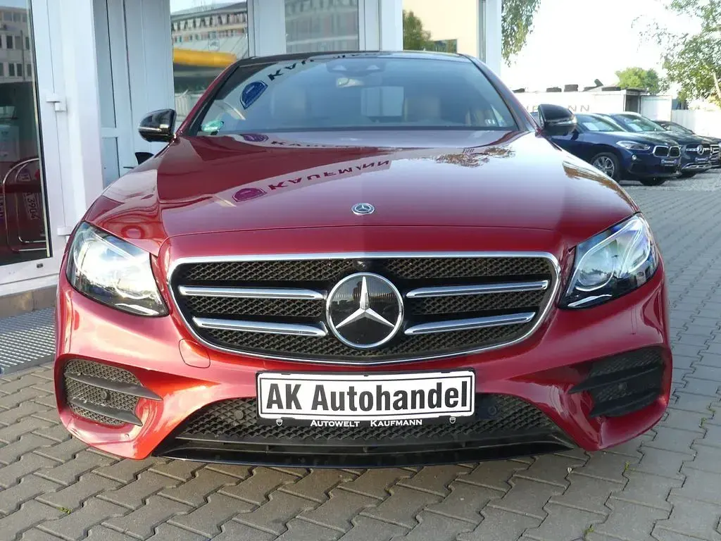 Gebraucht Mercedes E350 AMG line 258 PS (189 kW) 2019 Rot Limousine