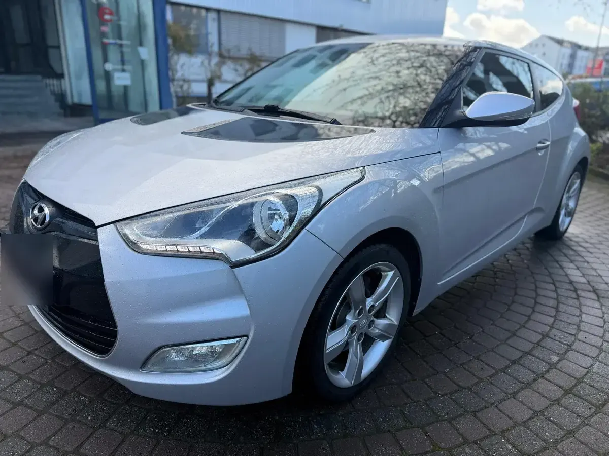 Gebraucht Hyundai Veloster 140 PS (102 kW) 2011 Silber Kleinwagen