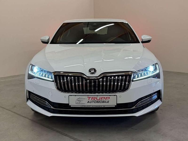Gebraucht Skoda Superb LAURIN & KLEMENT 200 PS (147 kW) 2023 Weiß Limousine