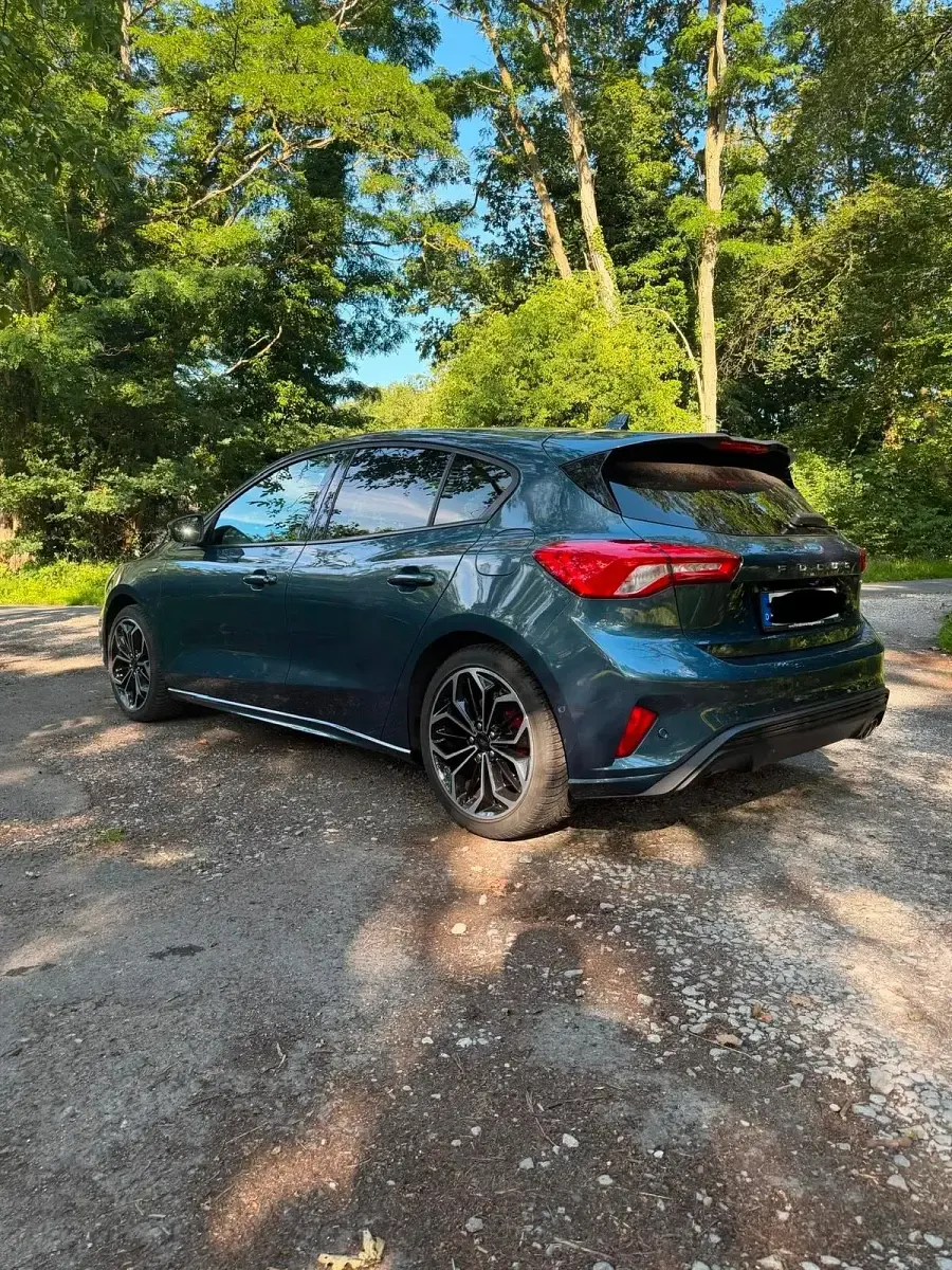 Gebraucht Ford Focus ST-Line X 155 PS (114 kW) 2022 Blau Limousine