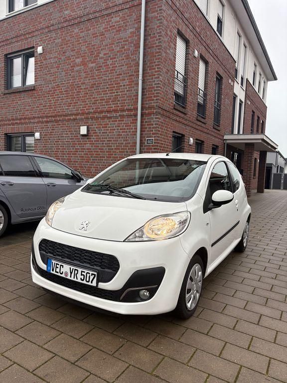 Gebraucht Peugeot 107 Active 68 PS (50 kW) 2013 Weiß Kleinwagen