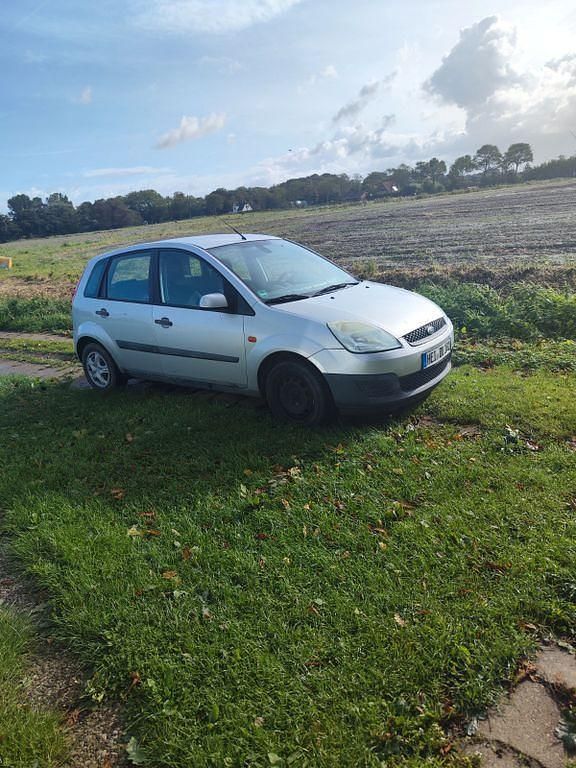 Silber Gebraucht 2007 Ford Fiesta Kleinwagen | 600 € (Superpreis) - Bild 1/4