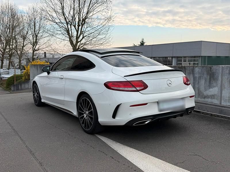 Gebraucht Mercedes C250 AMG 211 PS (155 kW) 2017 Weiß Coupé