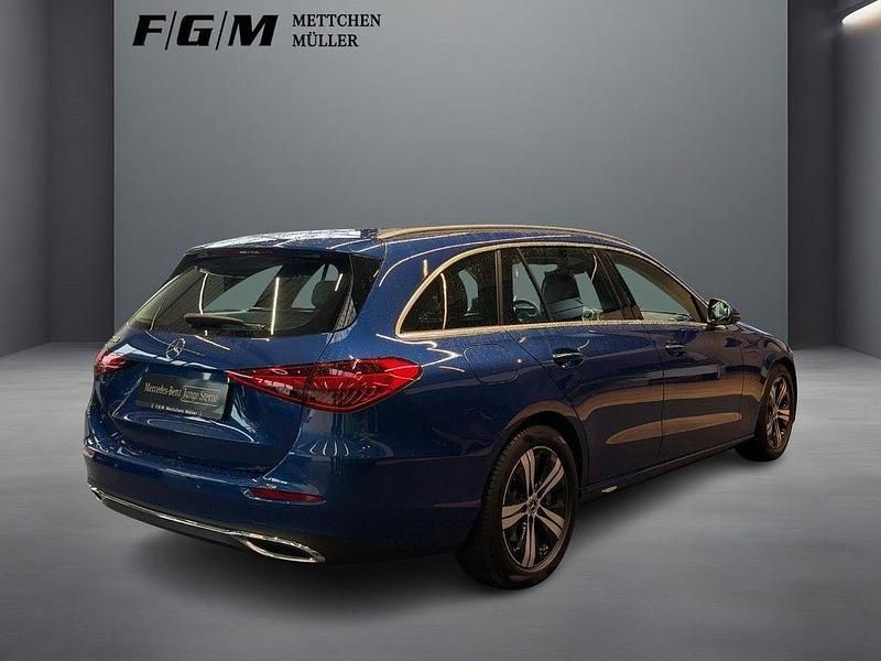 Gebraucht Mercedes C200 Avantgarde 204 PS (150 kW) 2021 Metalliclack spektralblau Kombi