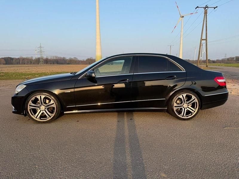 Gebraucht Mercedes E350 Avantgarde 231 PS (169 kW) 2009 Schwarz Limousine