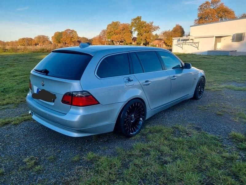 Gebraucht BMW 545 Performance 333 PS (244 kW) 2005 Silber Kombi