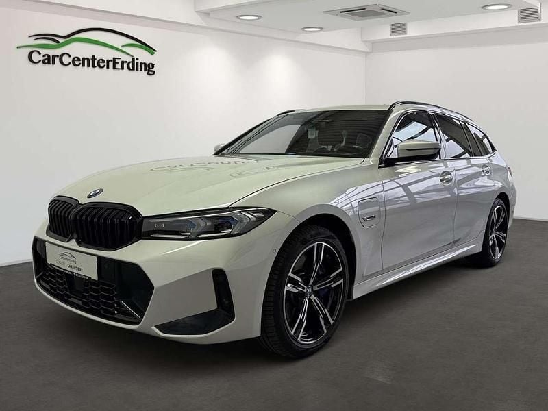 Mineralweiss Gebraucht 2022 BMW 330e M Sport Kombi | 37.990 € (Etwas zu teuer) - Bild 1/4