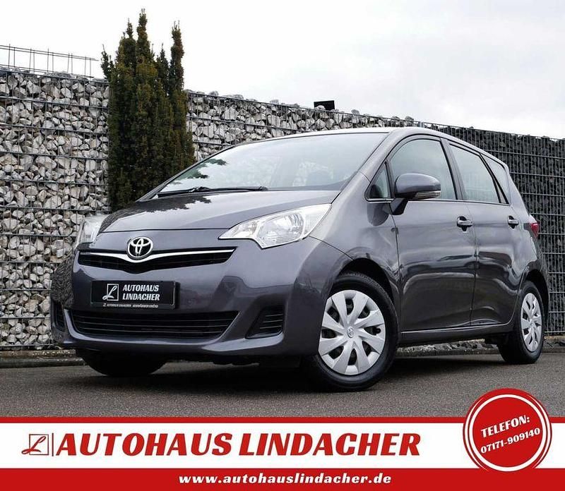 Gebraucht Toyota Verso-S Multidrive S 99 PS (72 kW) 2011 Grau Van / Kleinbus