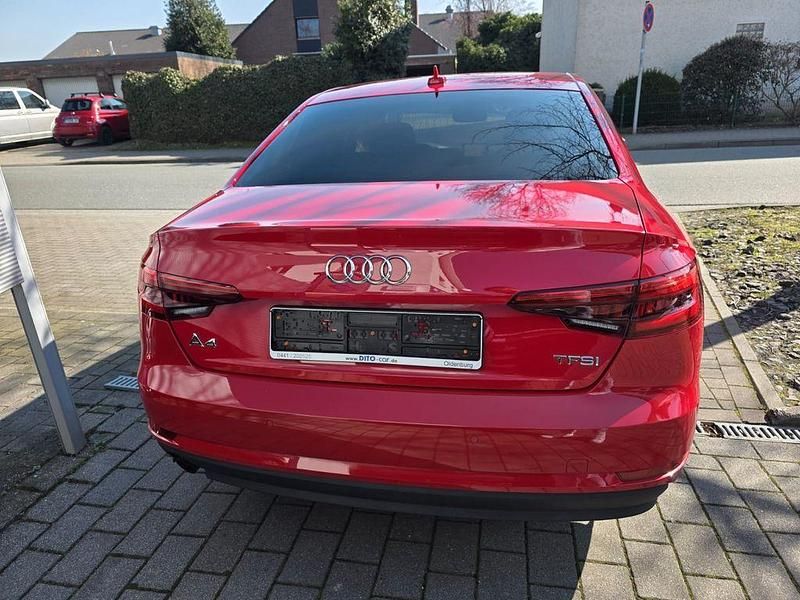 Gebraucht Audi A4 Sport 150 PS (110 kW) 2015 Rot Limousine