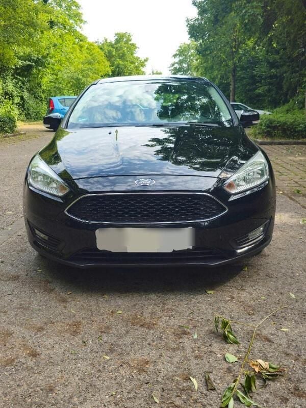 Schwarz Gebraucht 2017 Ford Focus Limousine | 9.200 € (Guter Preis) - Bild 1/4