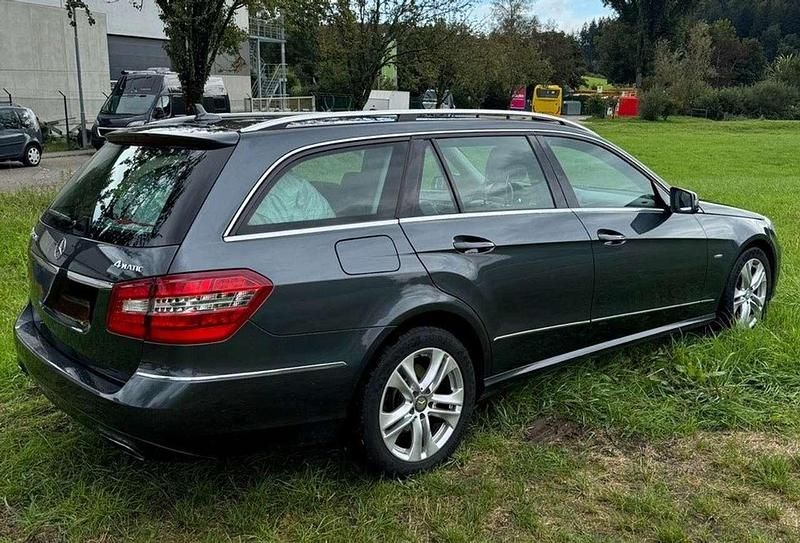 Usata Mercedes E350 265 CV (194 kW) 2011 Grigio Station wagon
