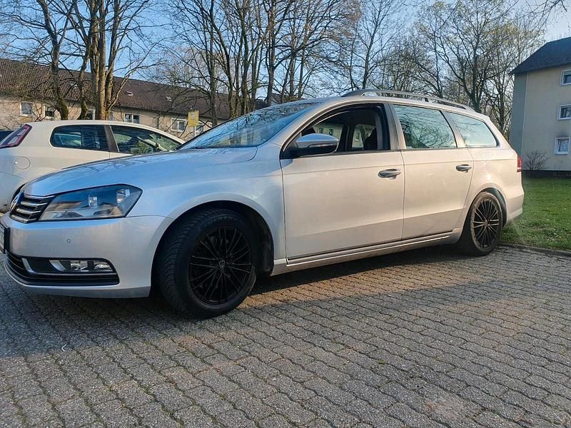 Gebraucht VW Passat 140 PS (102 kW) 2012 Grau Kombi