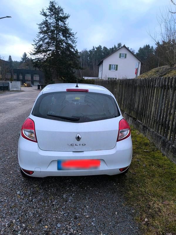 Gebraucht Renault Clio II 75 PS (55 kW) 2009 Weiß Kleinwagen