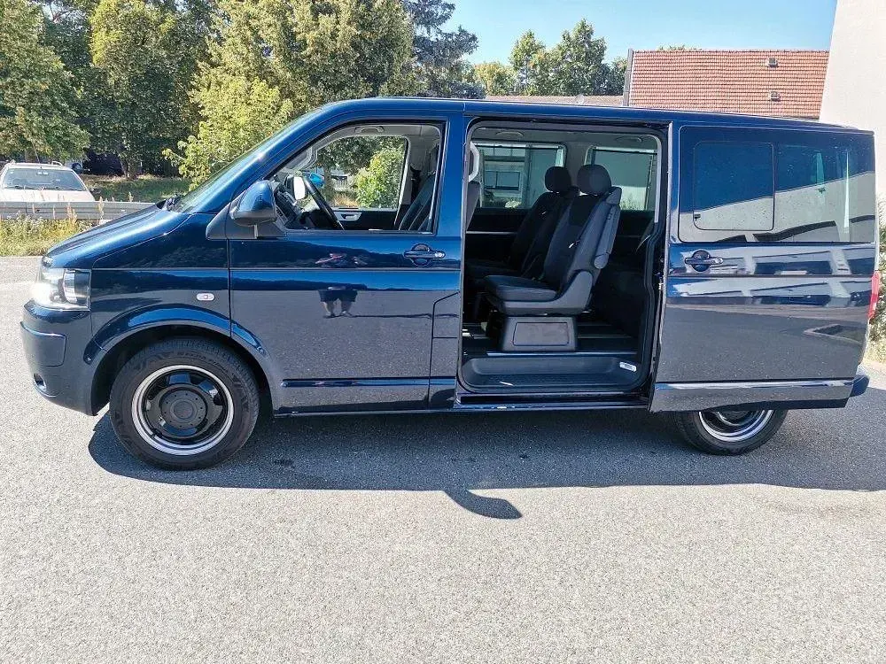Gebraucht VW Multivan Team 179 PS (131 kW) 2011 Blau Van / Kleinbus