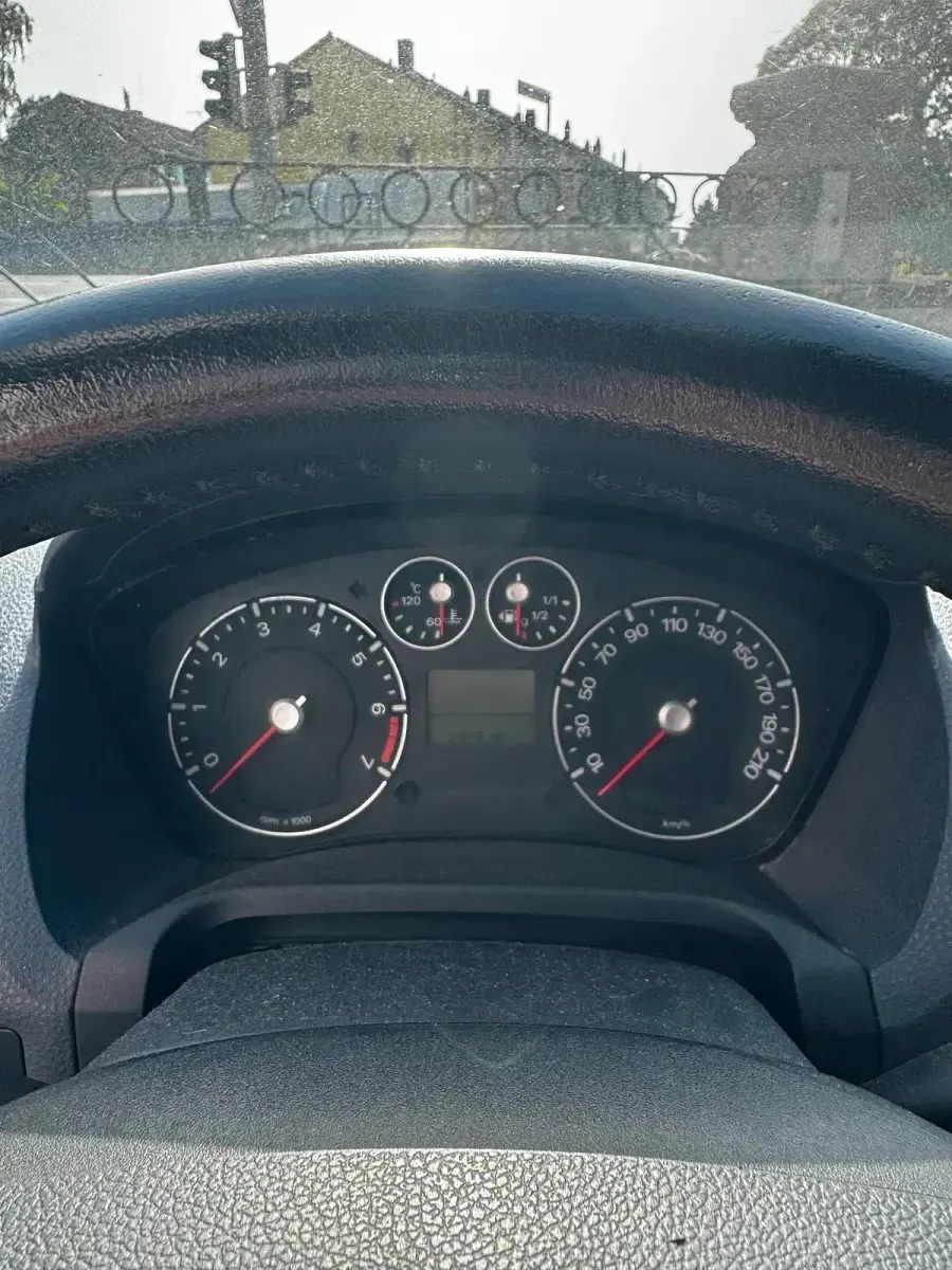 Używany Ford Fiesta 80 KM (58 kW) 2007 Srebrny Hatchback