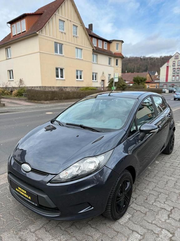 Gebraucht Ford Fiesta 68 PS (50 kW) 2013 Grau Kleinwagen