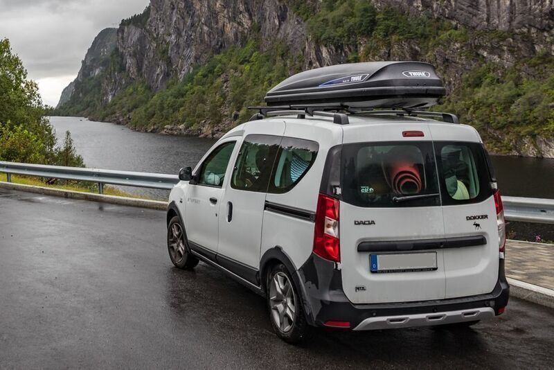 Weiß Gebraucht 2019 Dacia Dokker Stepway Van | 13.800 € (Teuer) - Bild 1/4