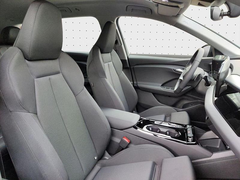 Gebraucht Audi Q6 e-tron Ambiente 185 kW (252 PS) 2025 Mythosschwarz metallic SUV