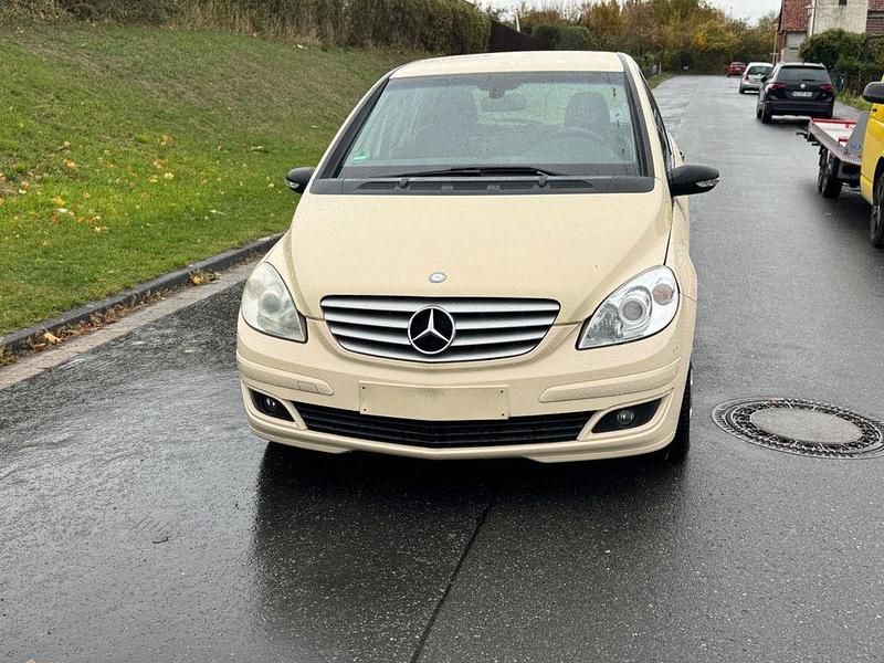 Gebraucht Mercedes B180 109 PS (80 kW) 2007 Beige Van / Kleinbus