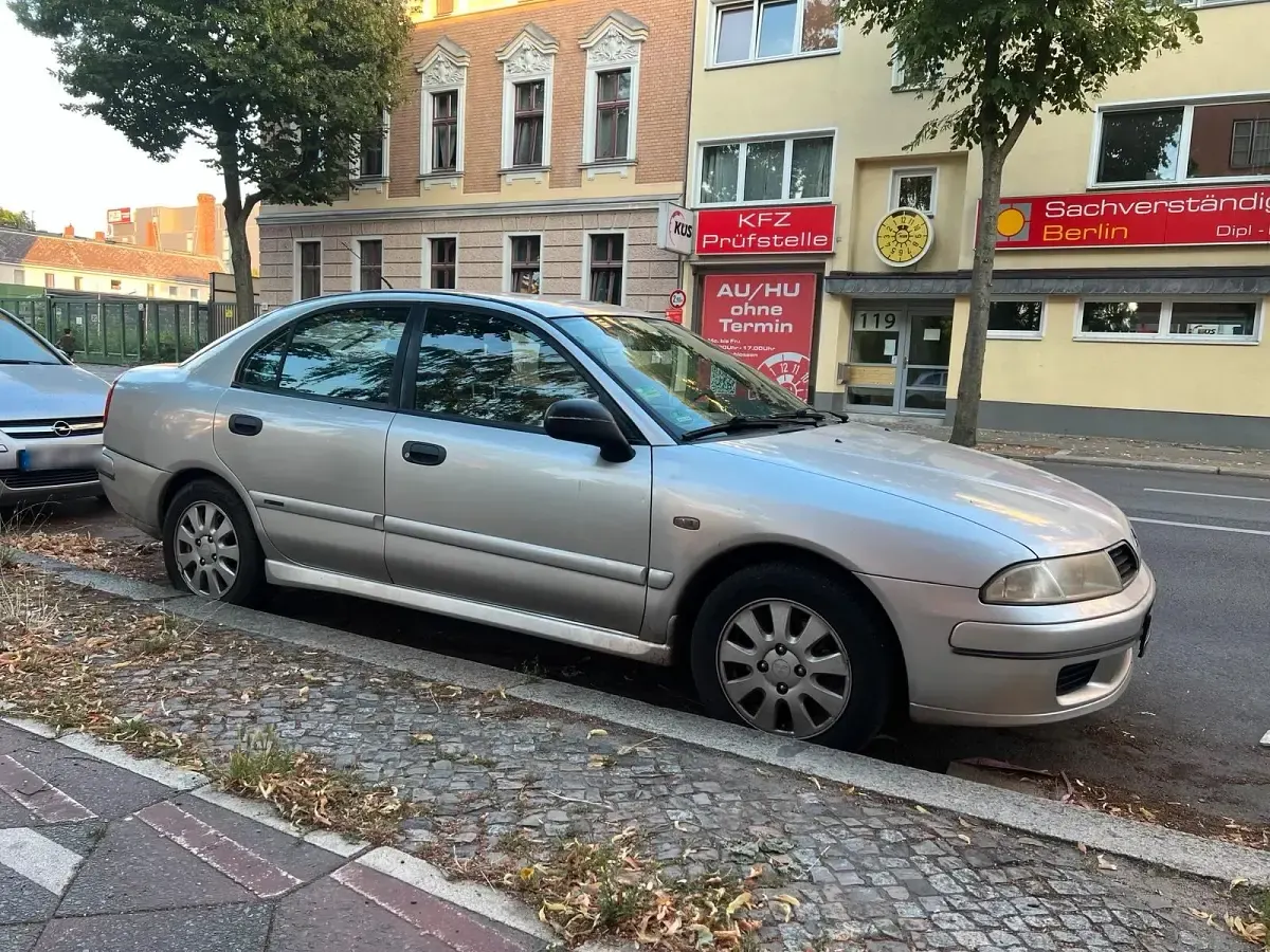 Gebraucht Mitsubishi Carisma 122 PS (89 kW) 2001 Silber Limousine
