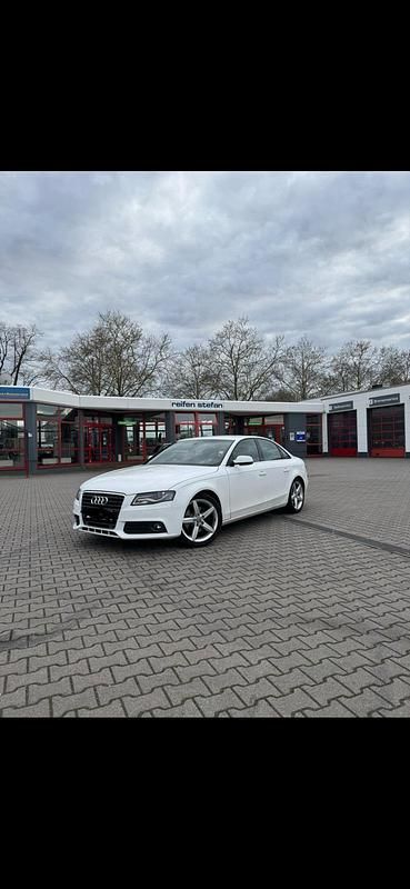 Weiß Gebraucht 2009 Audi A4 Ambition Limousine | 9.500 € (Teuer) - Bild 1/4