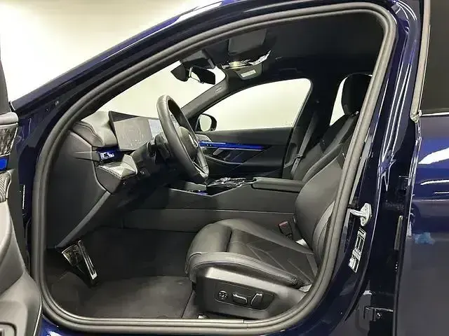 Gebraucht BMW 520 M Sport 208 PS (152 kW) 2025 Bmw individual tansanitblau Limousine
