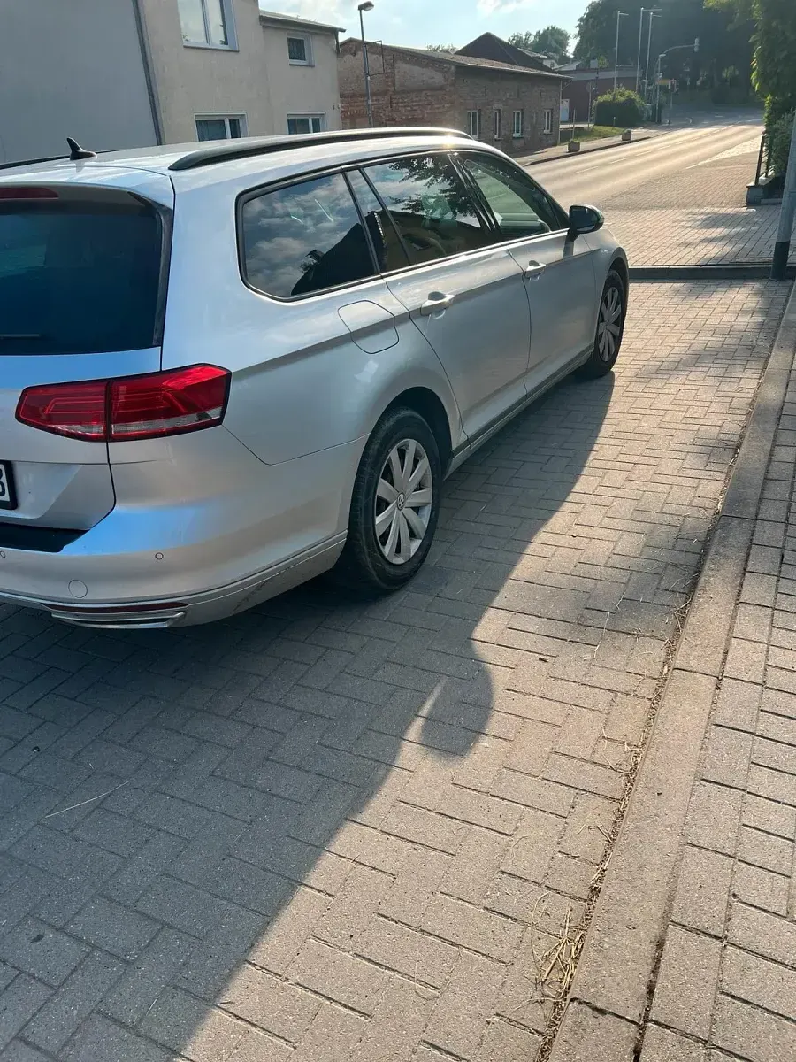 Gebraucht VW Passat 150 PS (110 kW) 2019 Grau Kombi