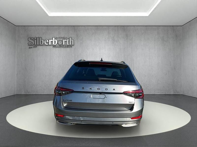 Gebraucht Skoda Superb SportLine 200 PS (147 kW) 2024 Grau Kombi
