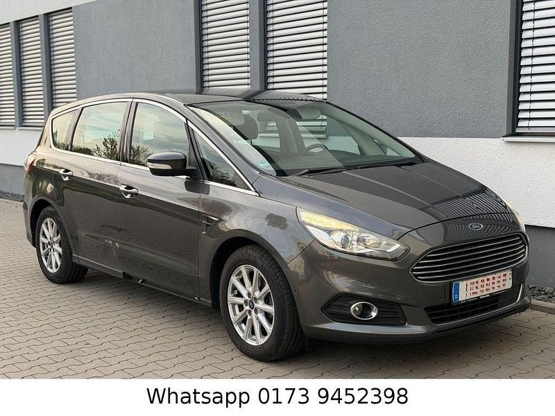Gebraucht Ford S-MAX Titanium 150 PS (110 kW) 2016 Grau Van / Kleinbus