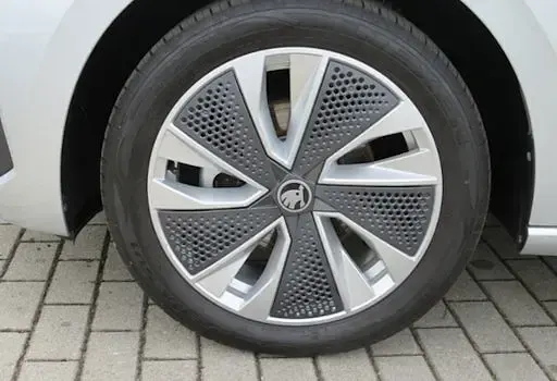 Usata Skoda Scala Essence 116 CV (85 kW) 2025 Argento Utilitaria