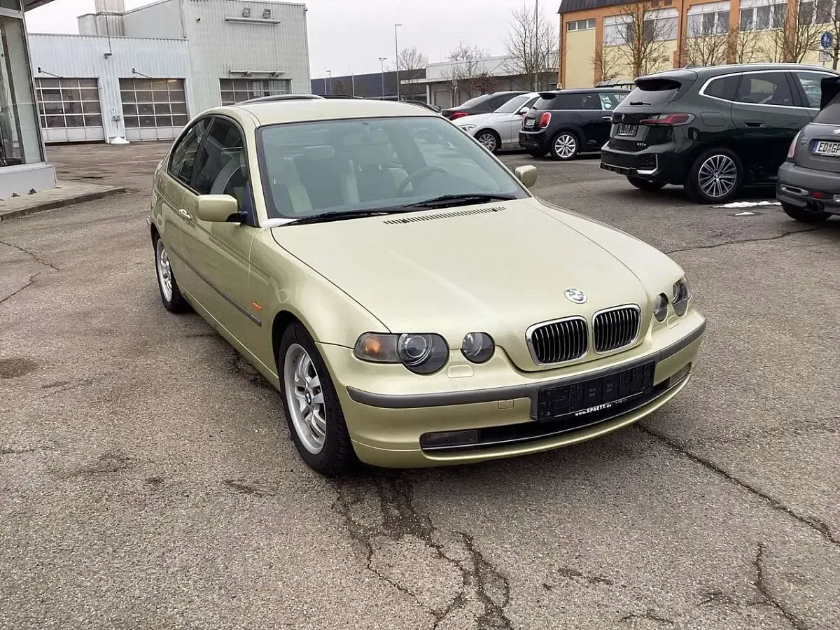 Gebraucht BMW 325 192 PS (141 kW) 2002 Pistaziengrün Kleinwagen