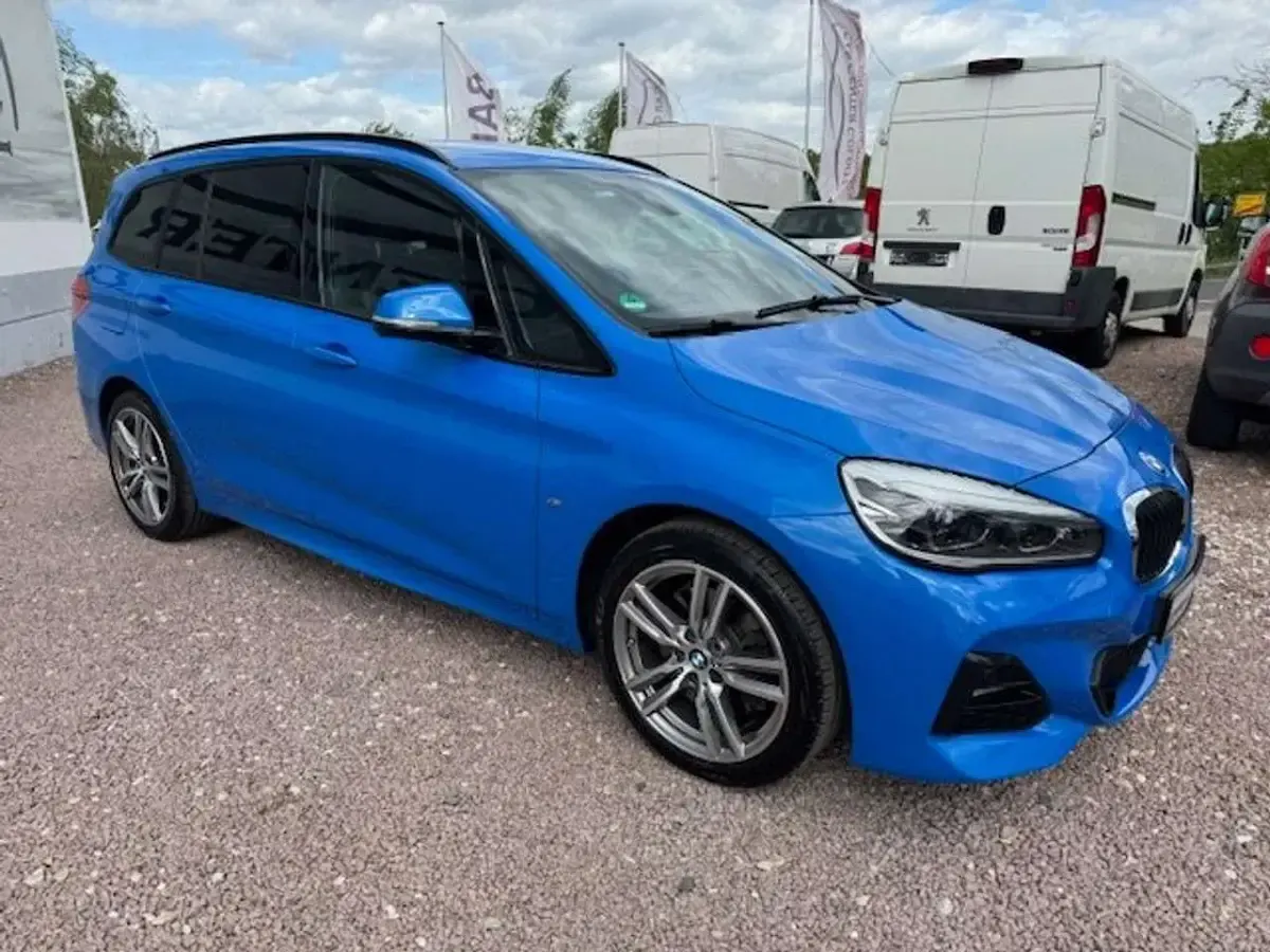 Gebraucht BMW 220 Gran Tourer M Sport 178 PS (130 kW) 2022 Misano blau metallic Van / Kleinbus