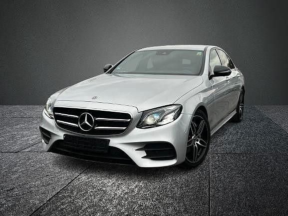 Silber Gebraucht 2020 Mercedes E220 AMG line Limousine | 25.950 € (Guter Preis) - Bild 1/4