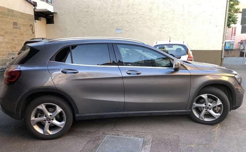 Gebraucht Mercedes GLA200 Urban 156 PS (114 kW) 2018 Grau SUV