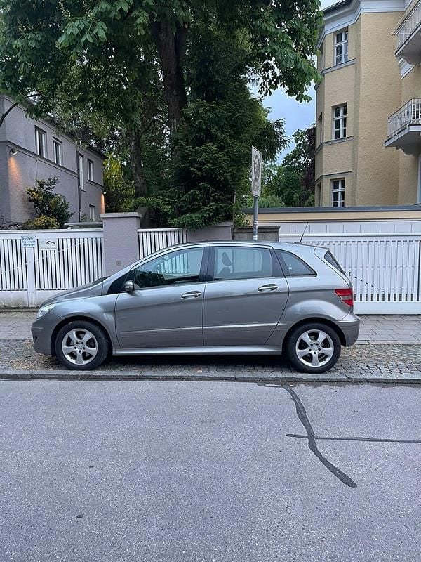 Gebraucht Mercedes B200 140 PS (102 kW) 2007 Grau Van / Kleinbus