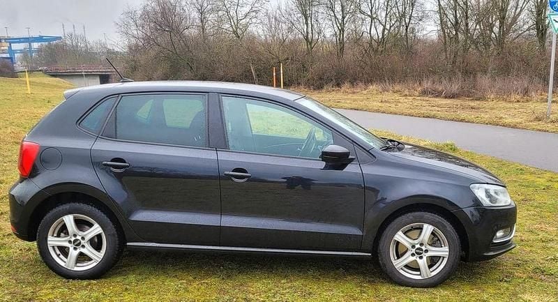 Gebraucht VW Polo LOUNGE 110 PS (80 kW) 2016 Schwarz Limousine