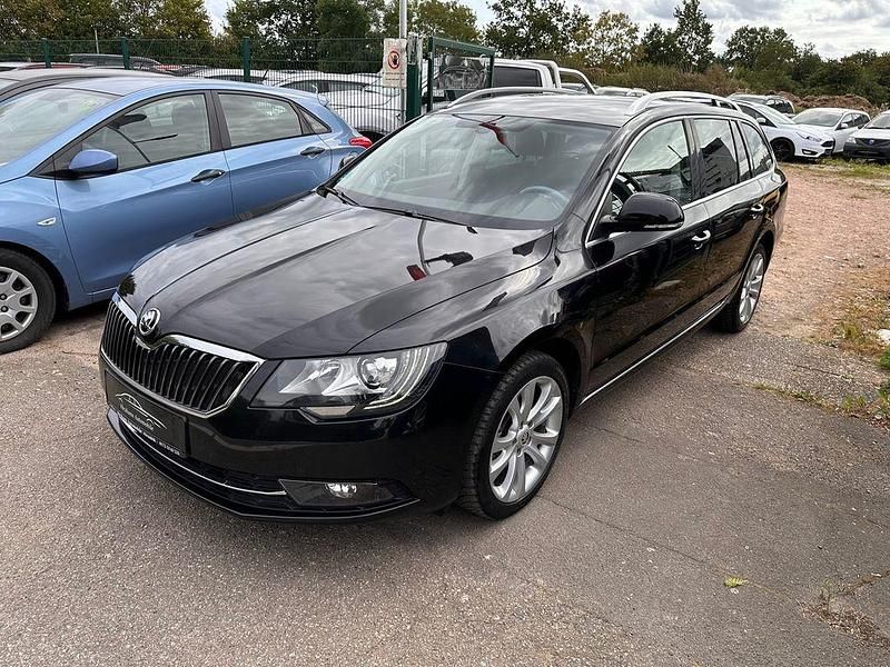 Schwarz Gebraucht 2015 Skoda Superb Best of Kombi | 12.295 € (Fairer Preis) - Bild 1/4
