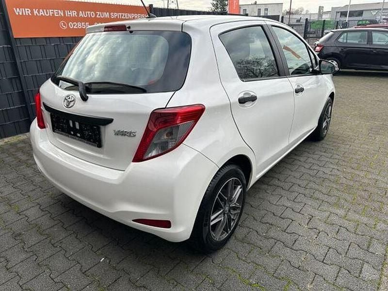 Gebraucht Toyota Yaris Cool 69 PS (50 kW) 2012 Weiß Limousine