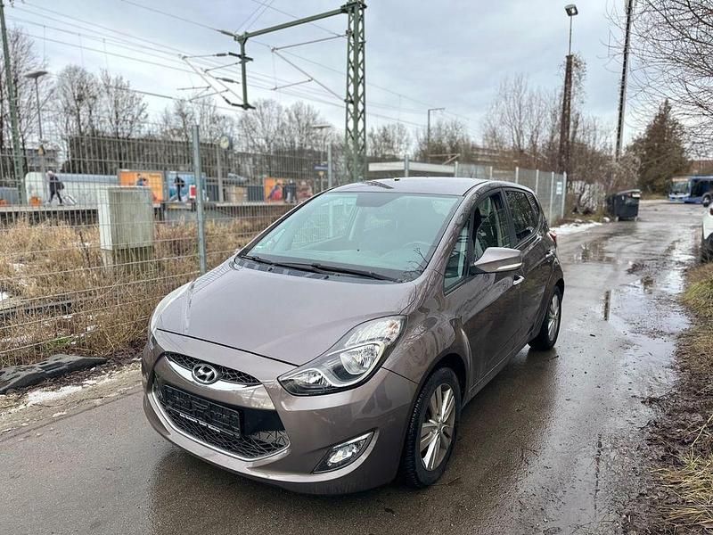 Braun Gebraucht 2012 Hyundai ix20 Comfort Kleinwagen | 8.500 € (Fairer Preis) - Bild 1/4