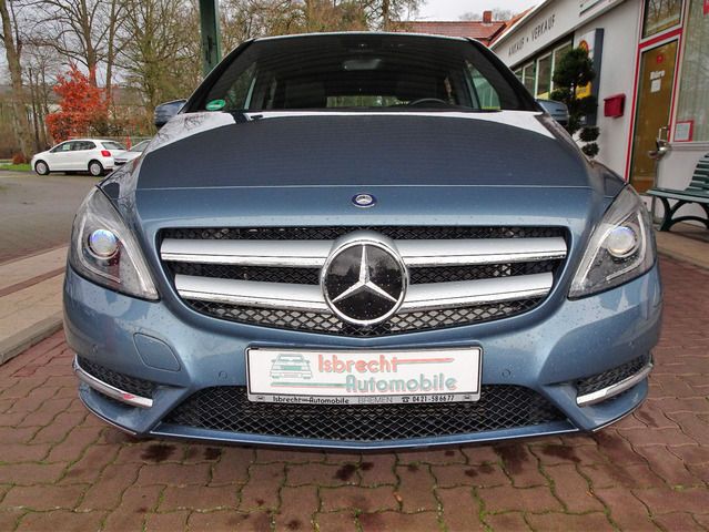 Blau metallic Gebraucht 2013 Mercedes B200 Van / Kleinbus | 14.750 € (Etwas zu teuer) - Bild 1/4