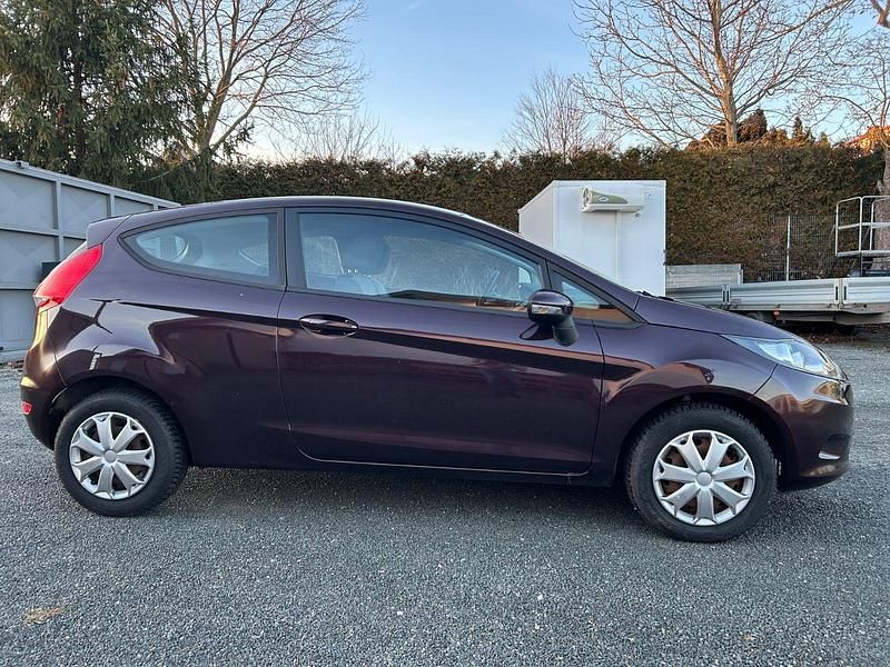 Gebraucht Ford Fiesta Trend 60 PS (44 kW) 2010 Violet Kleinwagen