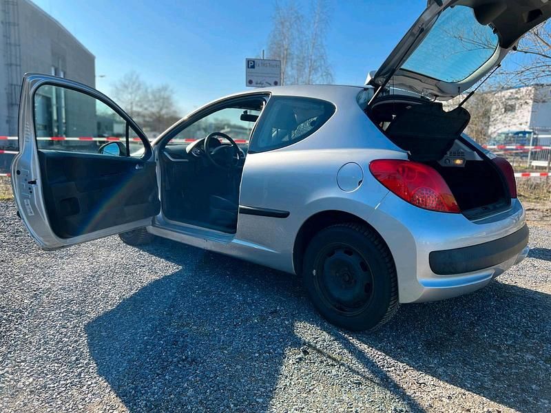 Gebraucht Peugeot 207 73 PS (53 kW) 2009 Silber Kleinwagen