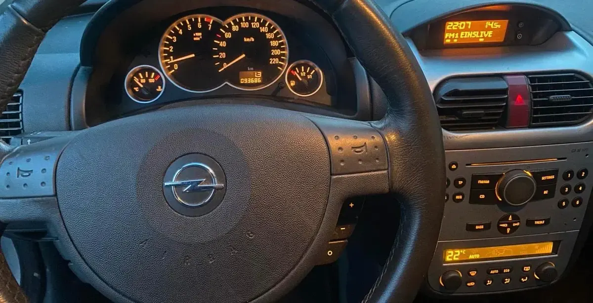 Gebraucht Opel Corsa 60 PS (44 kW) 2005 Silber Kleinwagen