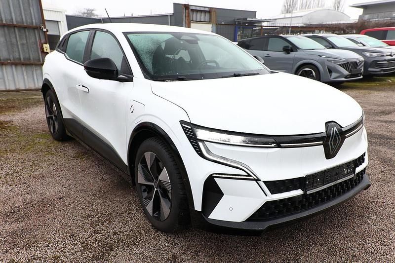 Gebraucht Renault Megane E-Tech Equilibre 160 kW (218 PS) 2022 Gletscherweiß Limousine